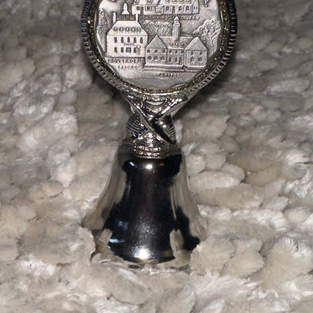 Vintage Souvenir Bell Colonial Williamsburg VA Governor's Palace Medallion‎